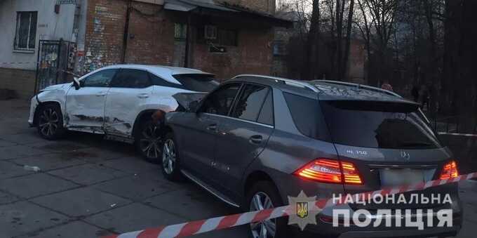 Под Киевом вооруженные мужчины жестоко избили водителя Lexus