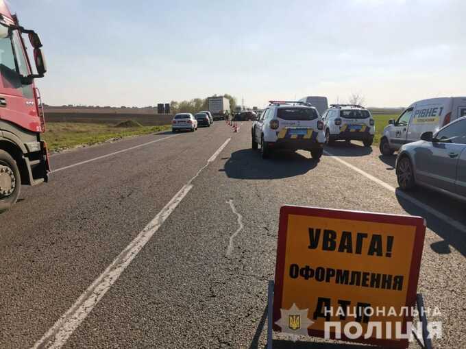 Гибель семьи в ДТП на Ривненщине: в больнице умерла мать малыша