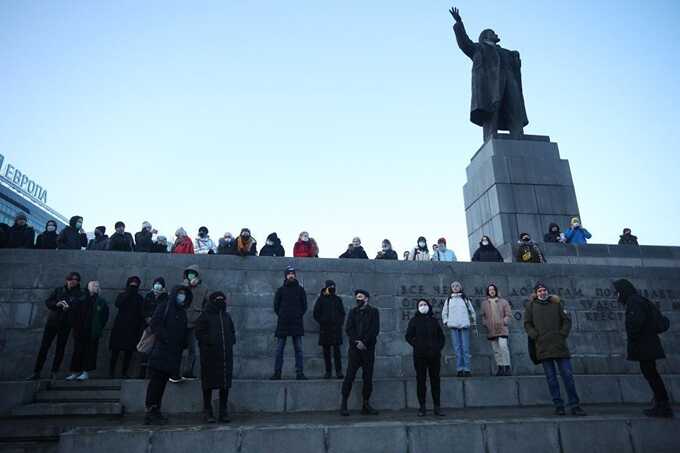 В Екатеринбурге около 200 человек вышли на акцию против конфликта с Украиной