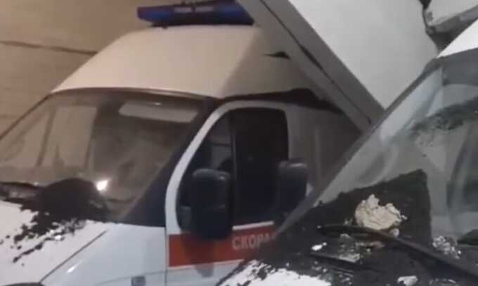 В городской больнице Свердловской области упала крыша гаража