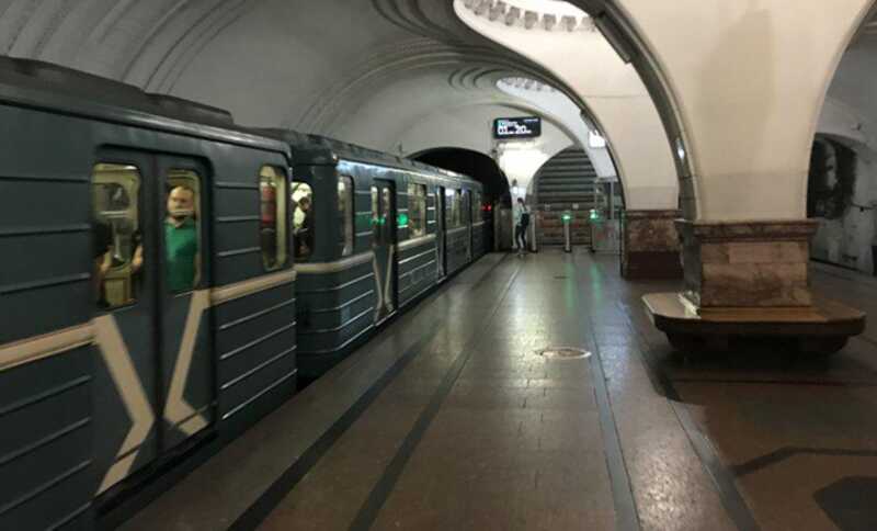 Пьяный человек в военной форме оскорбил пассажира метро из-за его лысой головы