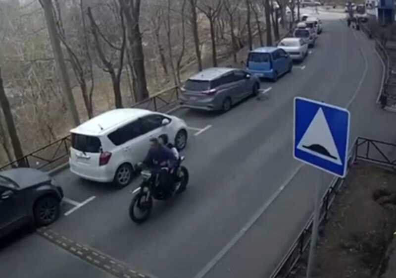 В Приморье нетрезвые родители убедили своего ребенка взять на себя вину за аварию с мотоциклом