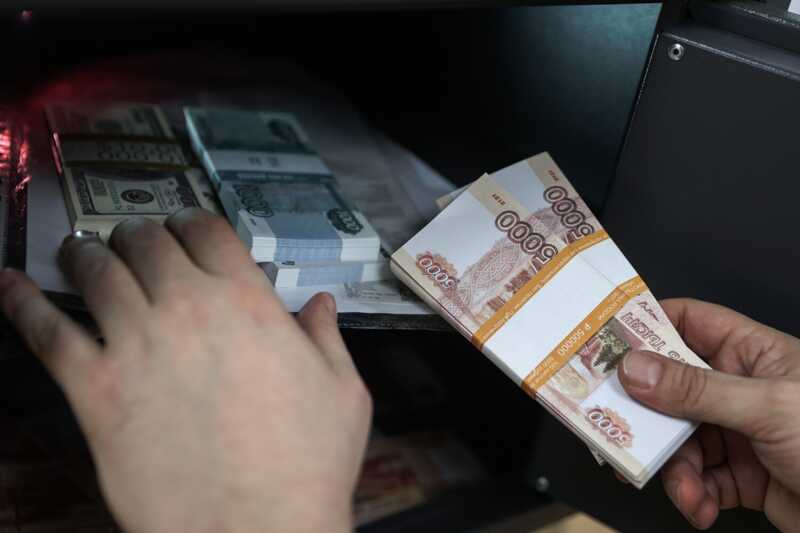 В Амурской области студентка отправила мошенникам 10,5 миллиона рублей
