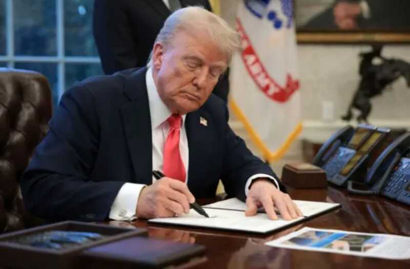 Трамп продлил запрет на вход судов под российским флагом в порты США
