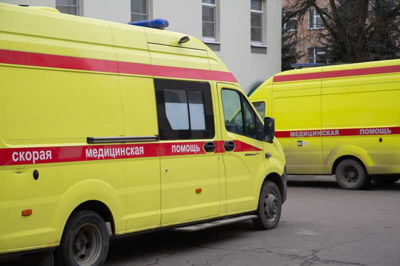Под окнами многоэтажки в Москве обнаружили кандидата в депутаты без признаков жизни