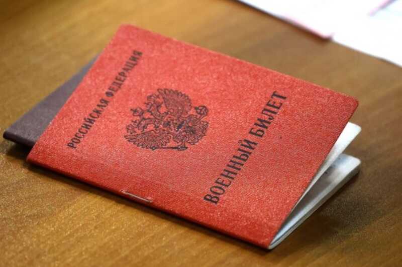 В Москве призывника задержали на улице и не отпускают без проверки