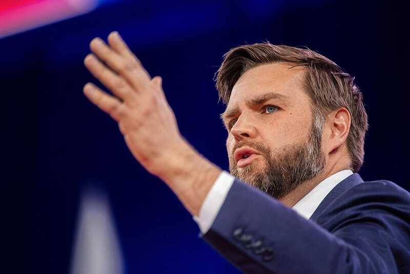 Джей Ди Вэнс использует разногласия между Трампом и Маском в своих политических целях