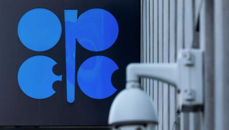 Стоимость легкой нефти в США снижается в связи с ростом поставок от ОПЕК+