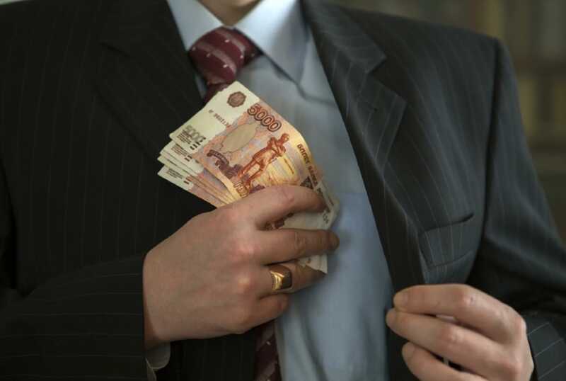 Лазейки для обхода санкций: каким образом олигархи пытаются перевести средства посредством экспорта энергоресурсов