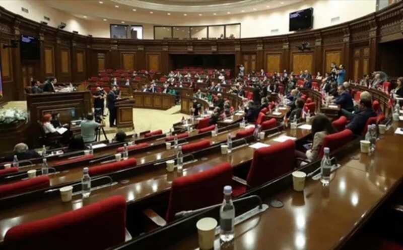 В армянском парламенте случился конфликтный инцидент