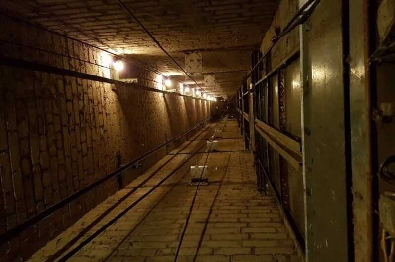 Лифт с людьми обрушился в шахту многоэтажного здания в Москве