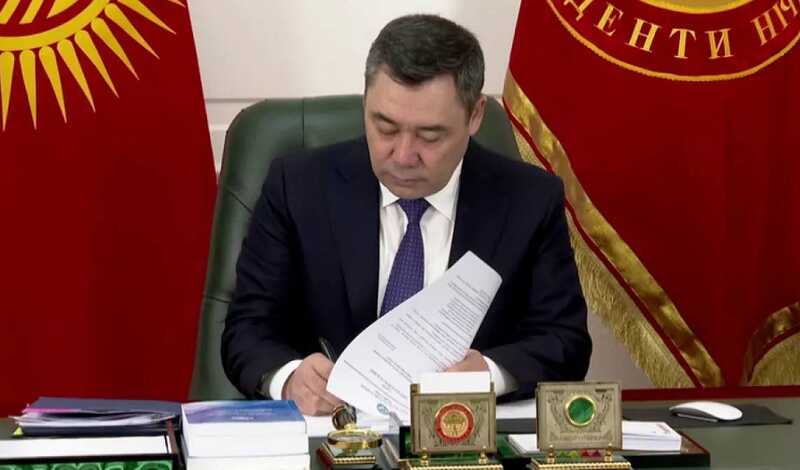 Президент Кыргызстана ввел запрет на порнографию "в целях защиты морали"