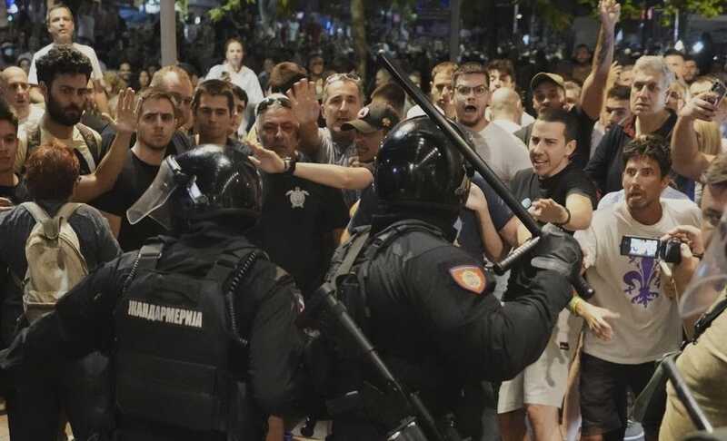 В Сербии акции протестов переросли в масштабные беспорядки, в результате которых есть пострадавшие с обеих сторон