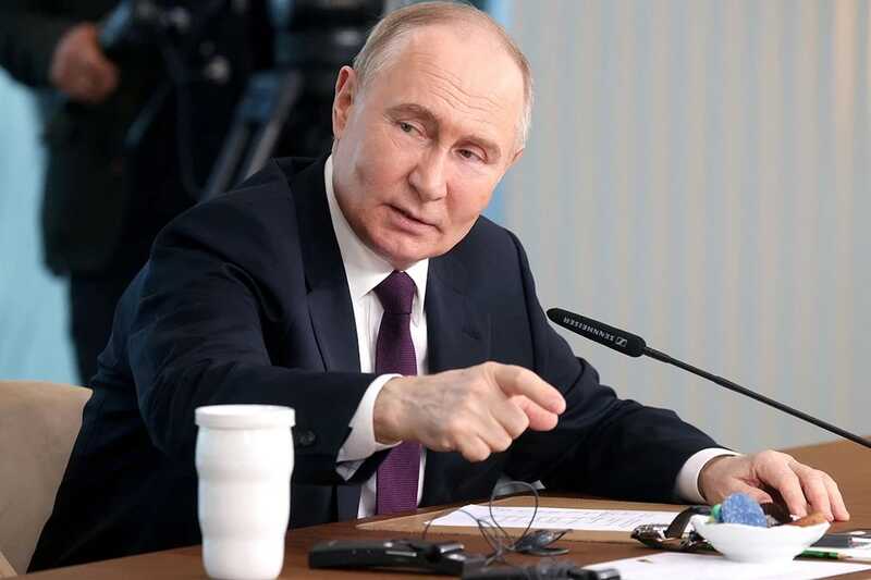 Трехсторонние переговоры с Путиным могут состояться в Женеве, Риме или Ватикане