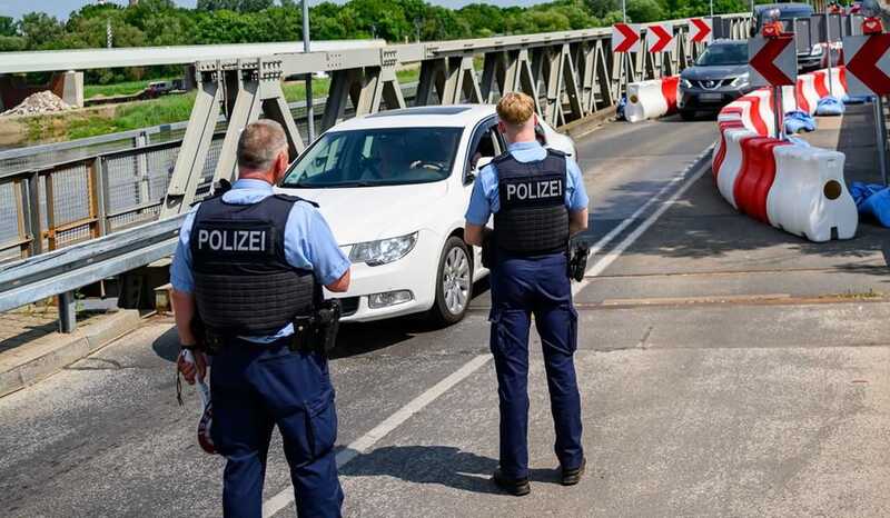 Германия отказала более чем 12 тысячам человек во въезде за квартал